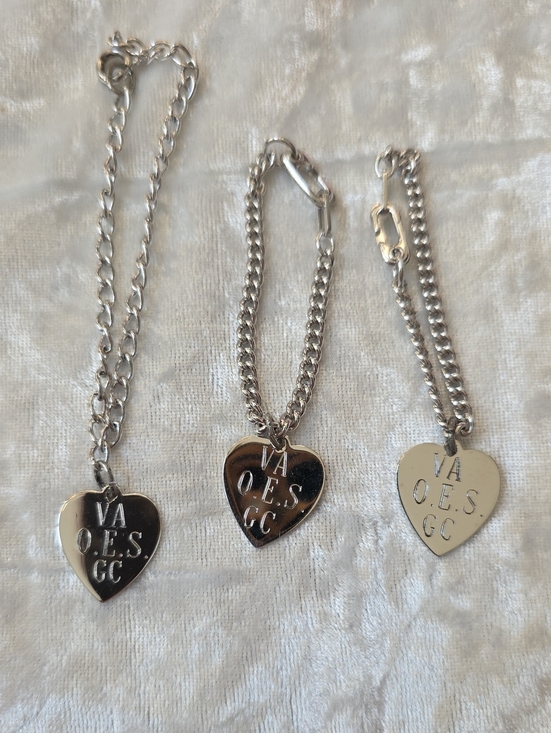 no brand Jewelry - Order Of The Eastern Star Virginia Grand Chapter 1962 Bracelet & Keychain Charms